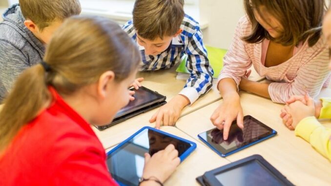 Kick-off zum Wettbewerb ‚DigitalSTARTer': Digitalkompetenz in Schulen weiter stärken