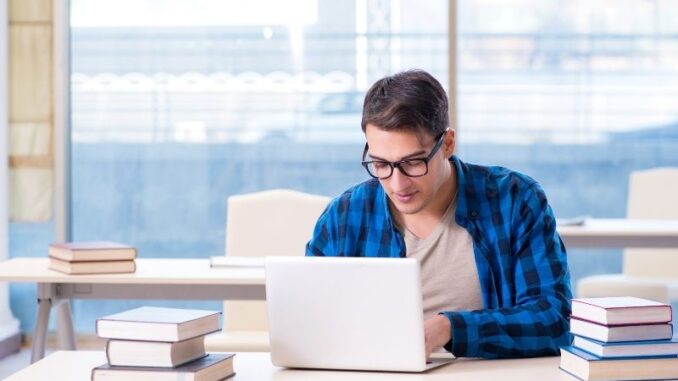 Die besten Studiengänge für ein Fernstudium