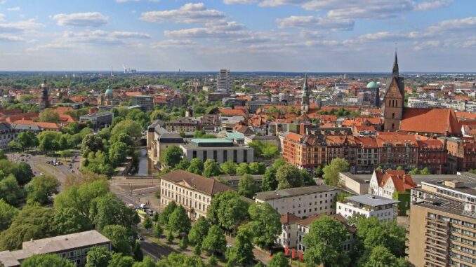 „Klasse Landtag": Landtagspräsidentin Andretta und Kultusminister Tonne starten gemeinsames Programm für schulische Demokratiebildung