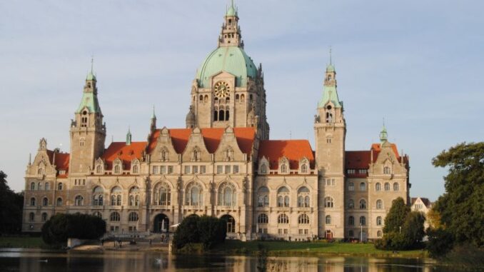 Neue Hausspitze im Niedersächsischen Kultusministerium - Kultusministerin Hamburg wird vom Duo Hoops und Hartrich unterstützt