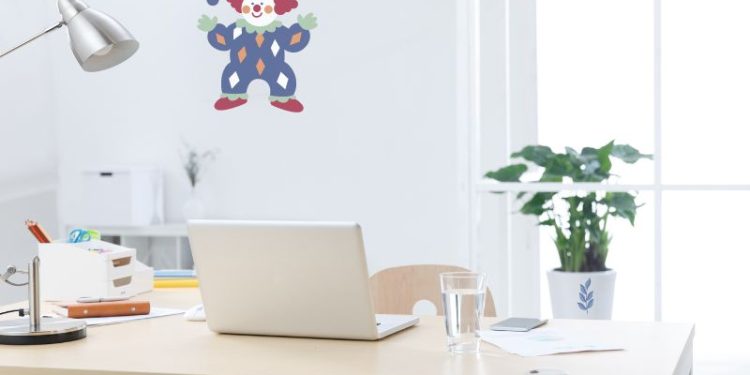 Schularbeiten: Wo steht der Schreibtisch im Kinderzimmer am besten und worauf ist zu achten?